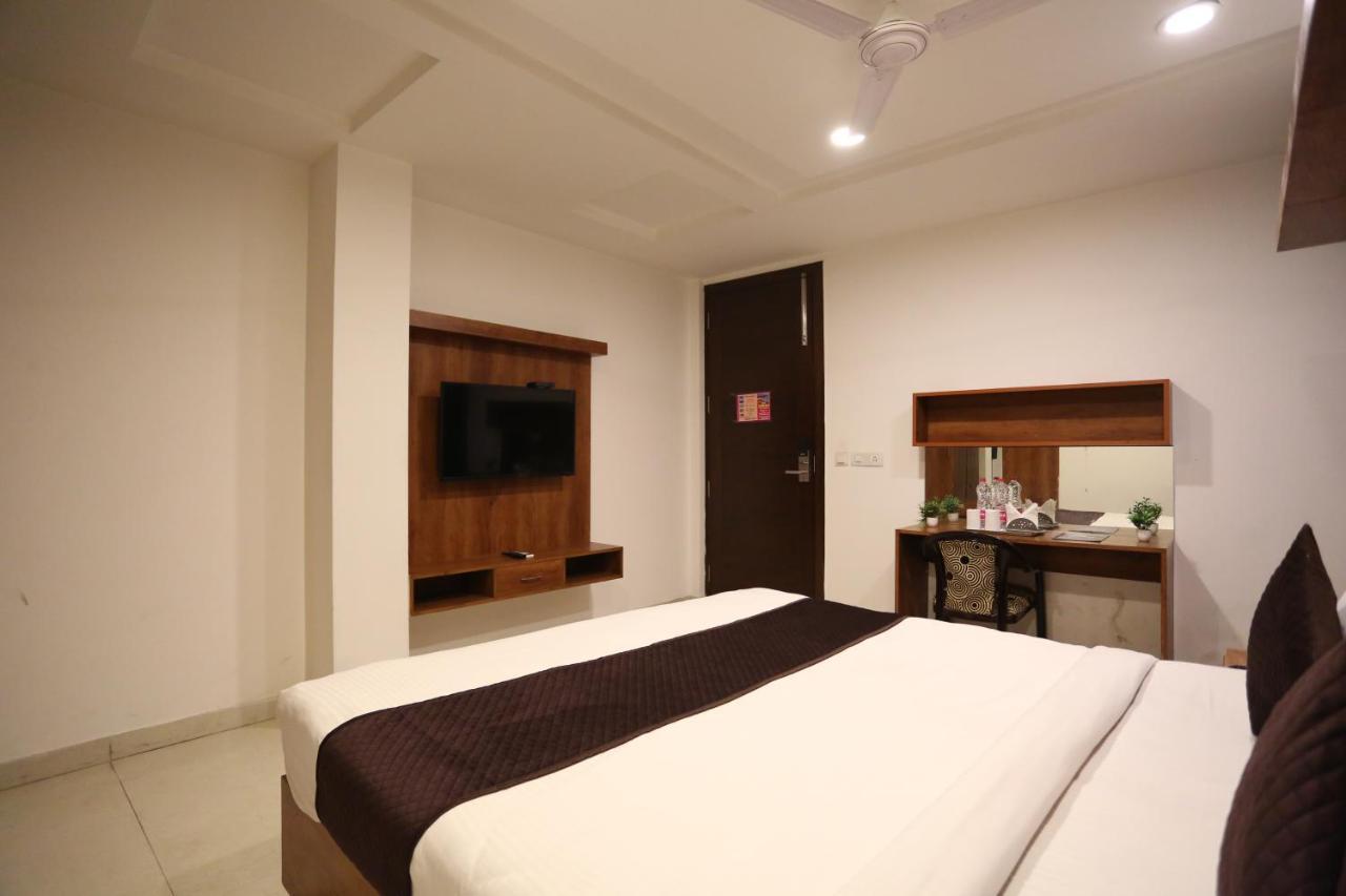 Hotel Sm Suits Near Delhi Airport-Unit By Grand Urban Luxury Νέο Δελχί Εξωτερικό φωτογραφία